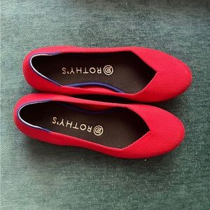 EUC size 8 Rothy round toe red